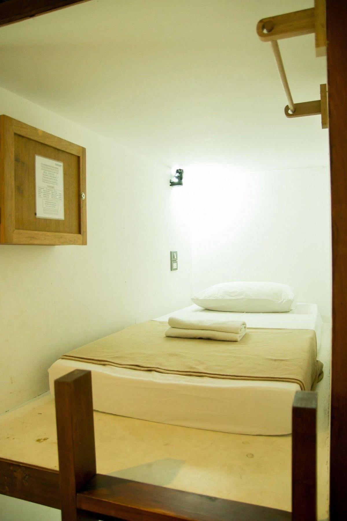 The Street Hostel Bangkok Exterior photo